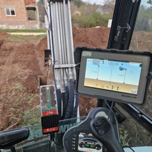 Модерен багер на PardBuild с 2D контрол извършва ВиК изкопи в София с мини багер.